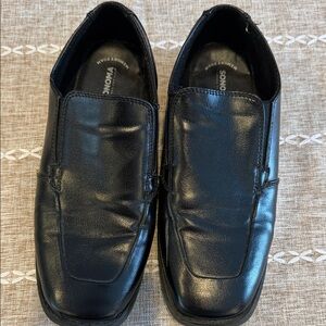 Boys Sonoma Size 6 Classic Black Leather Slip-Ons